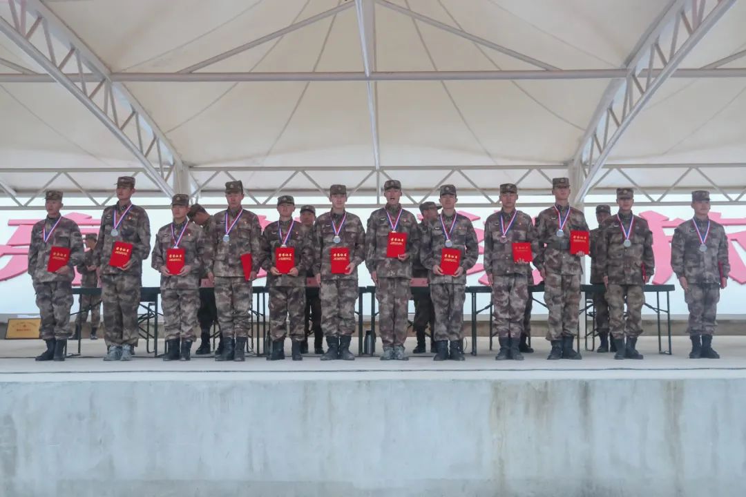 寒风中的他们完整版,寒风中他们一直在坚守