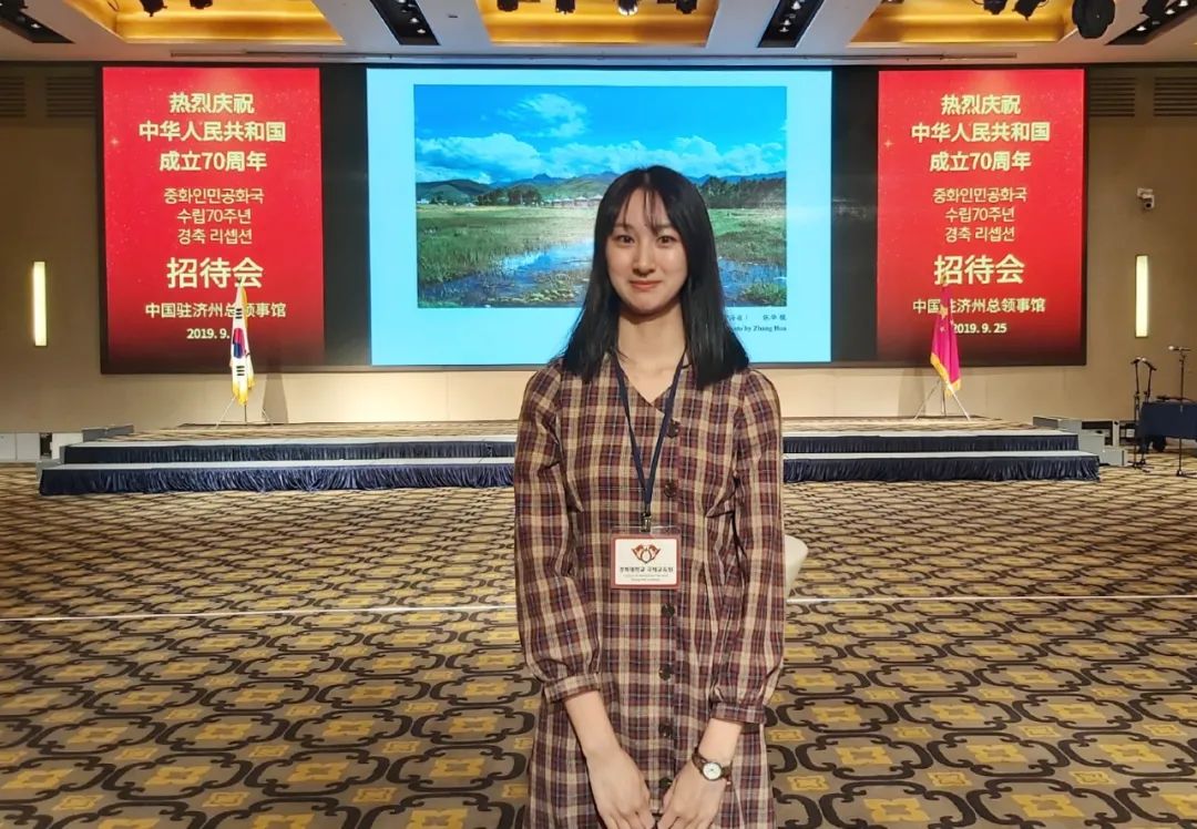 向优秀看齐向榜样靠拢,向优秀的前辈们看齐