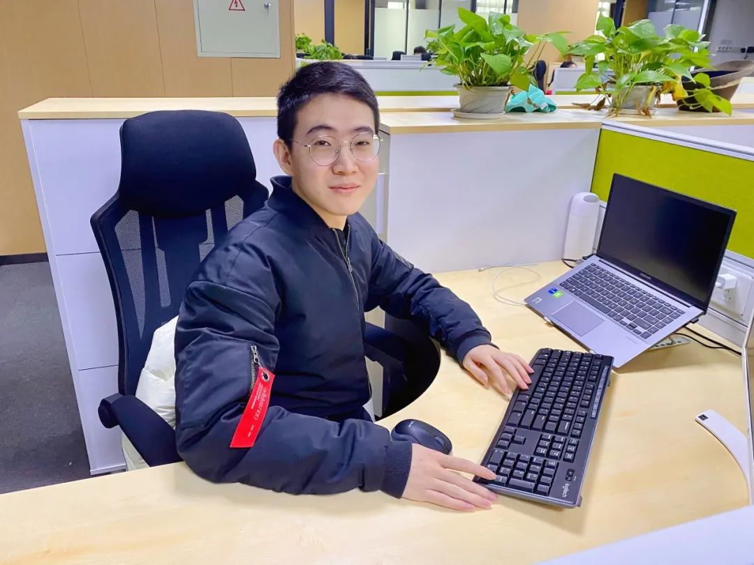 向优秀看齐向榜样靠拢,向优秀的前辈们看齐