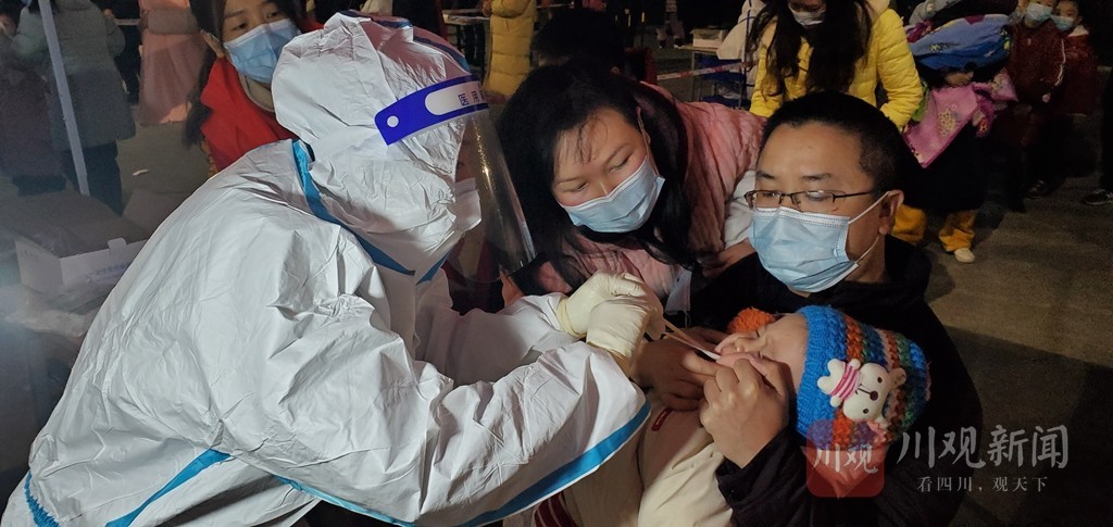 直击郫都最暖寒夜：这些身影让人泪目