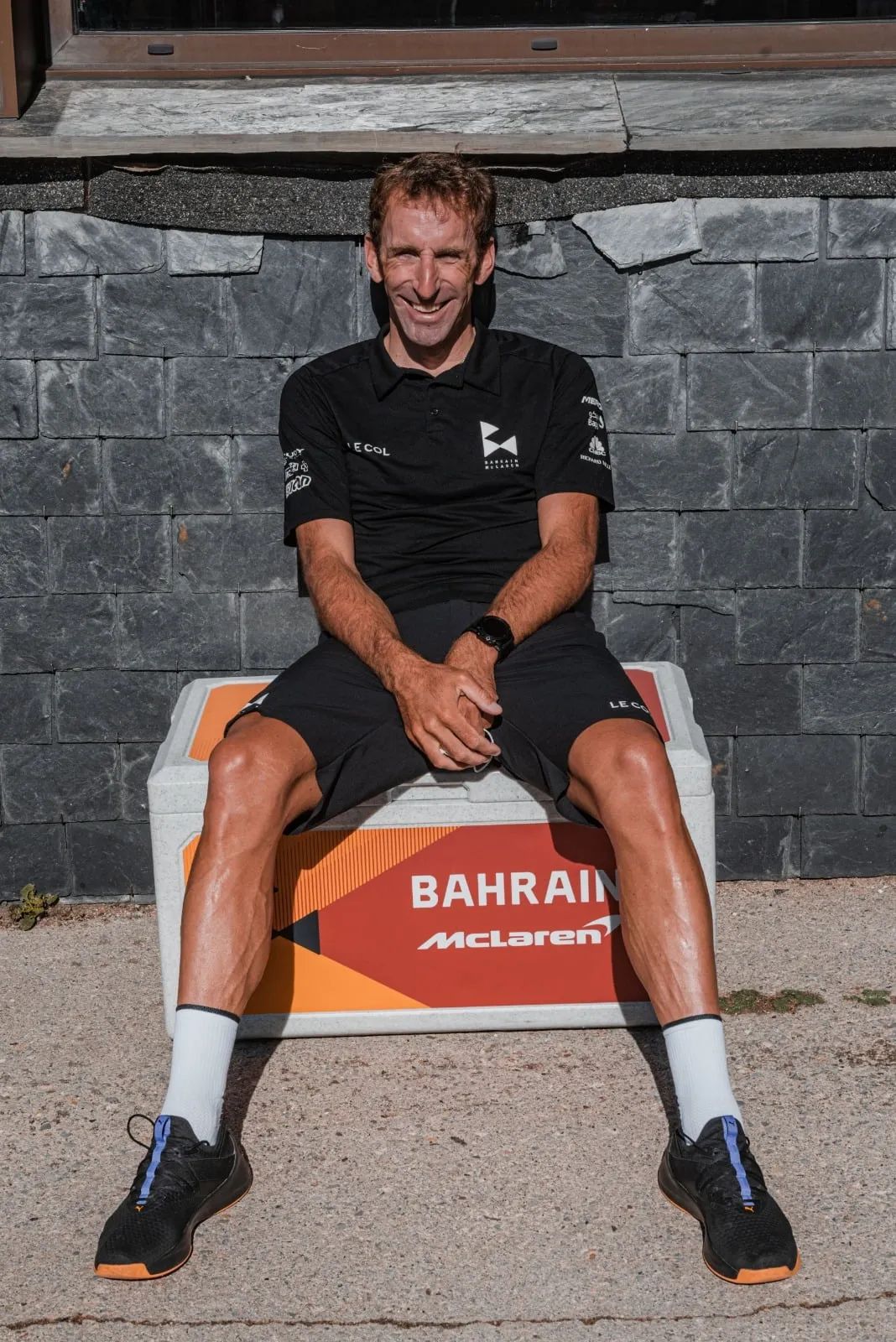 看看赛车手是怎么在家校考驾照的,看看赛车手是如何在赛道上驾驶