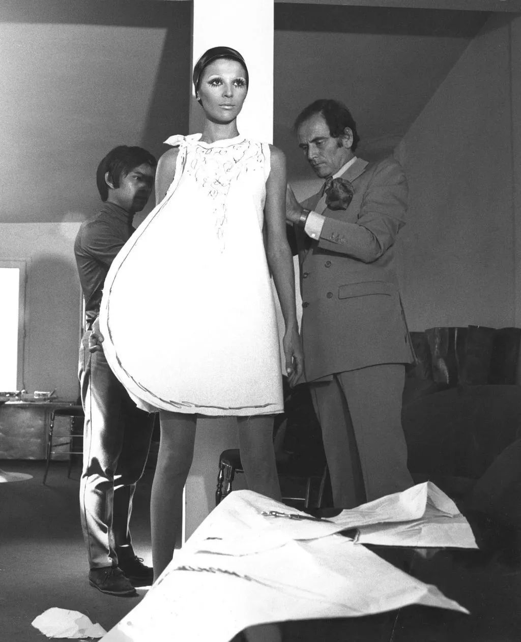 皮尔卡丹职业装,法国时装设计大师皮尔卡丹视频