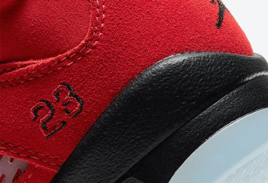 公牛aj5,aj5愤怒的公牛闷脚吗