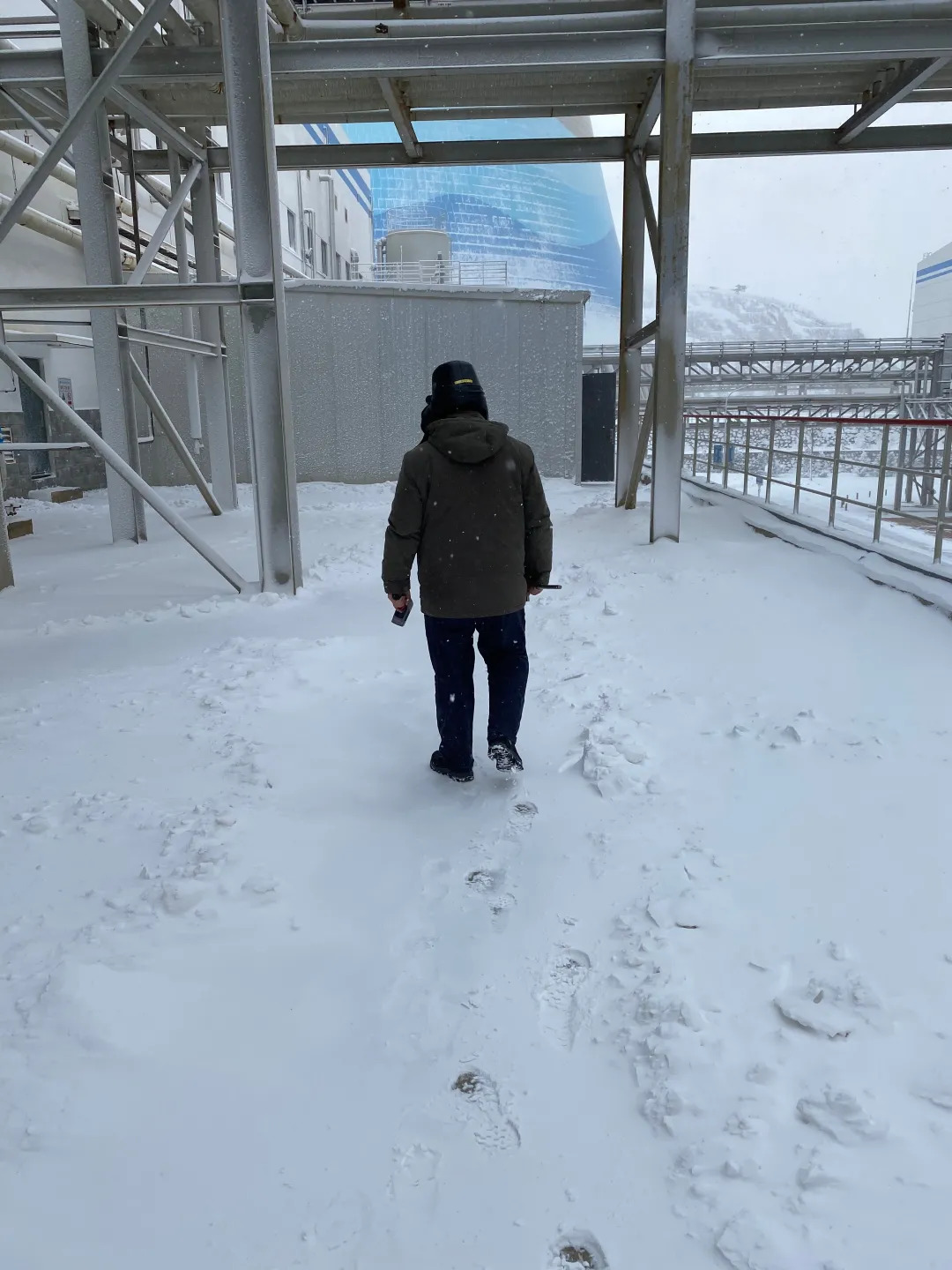 八角电厂迎战暴风雪“雪窝”里奋斗出“暖流”歌