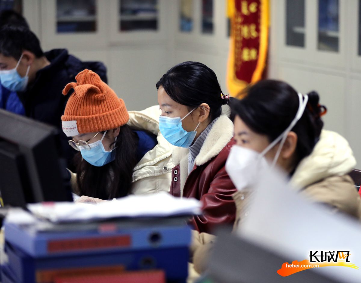 志愿者活动照片汇聚,志愿者照片汇聚成爱心视频