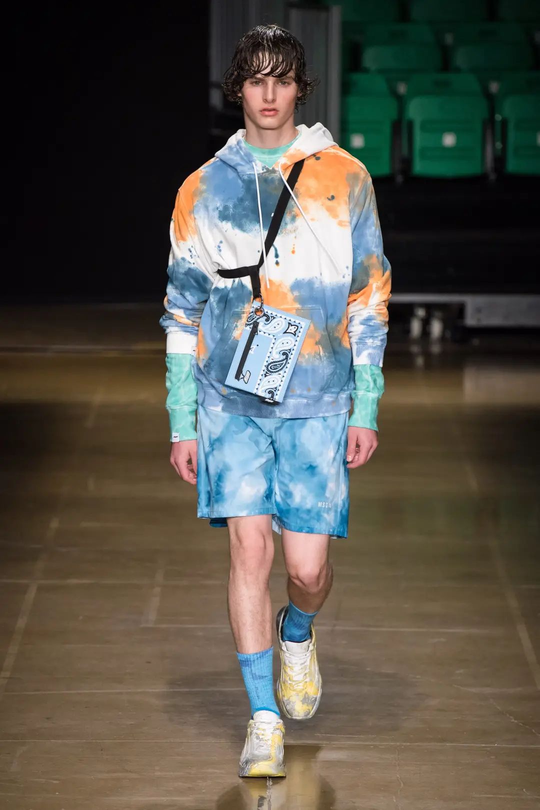 今年男装流行什么款式冬款,今年男装流行什么颜色