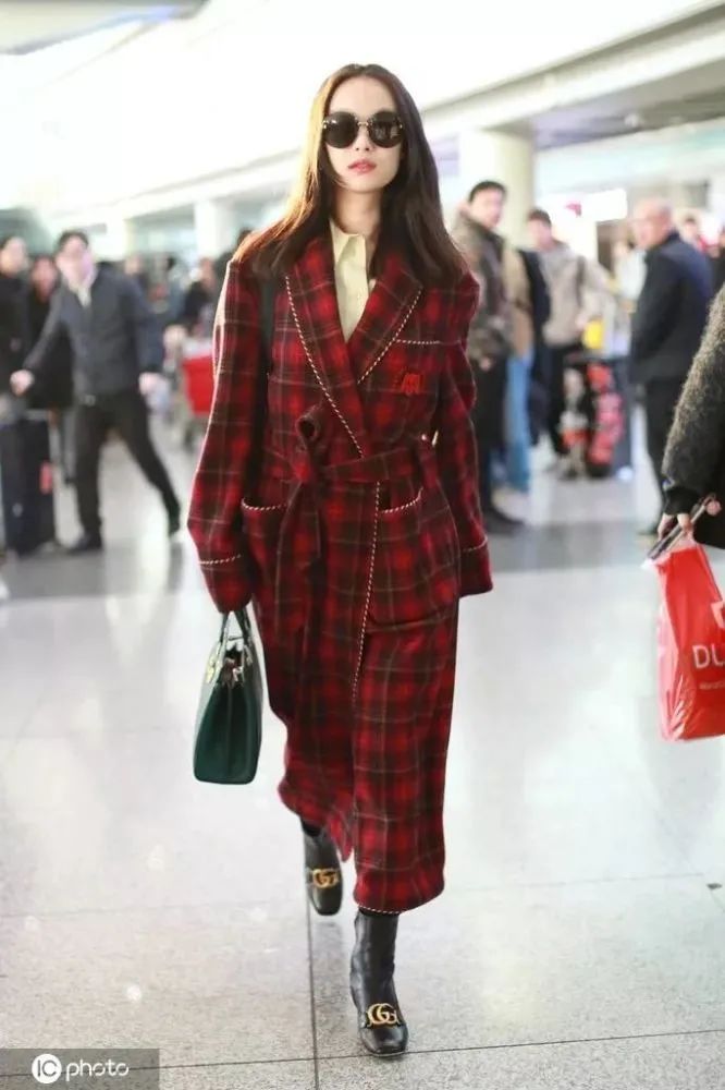 双面羊绒大衣为啥很贵,穿上羊绒大衣一定很好看