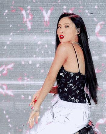 邓紫棋以前穿皮裤的造型,邓紫棋穿粉皮裤的照片