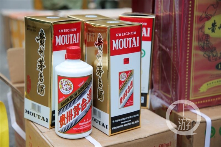 快递小哥举报卖假货,快递小哥举报黑作坊