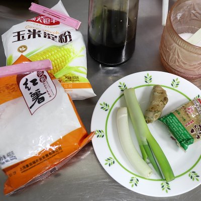 第一美食炸松肉家常做法,老东北美食炸大肉