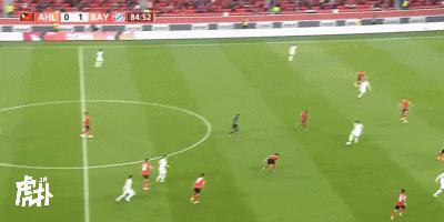 拜仁大胜巴萨莱万,莱万破门拜仁客场1-0领先