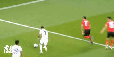 拜仁大胜巴萨莱万,莱万破门拜仁客场1-0领先