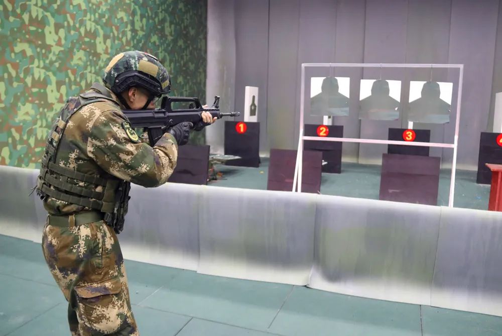 面对考验,预备特战队员比武