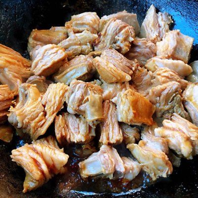 红烧羊肉前腿最好吃的做法,老东北美食红烧羊肉的做法