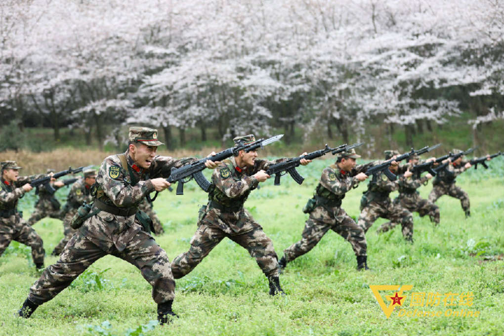 迷彩绿遇到火焰蓝,樱花粉和迷彩绿的交融
