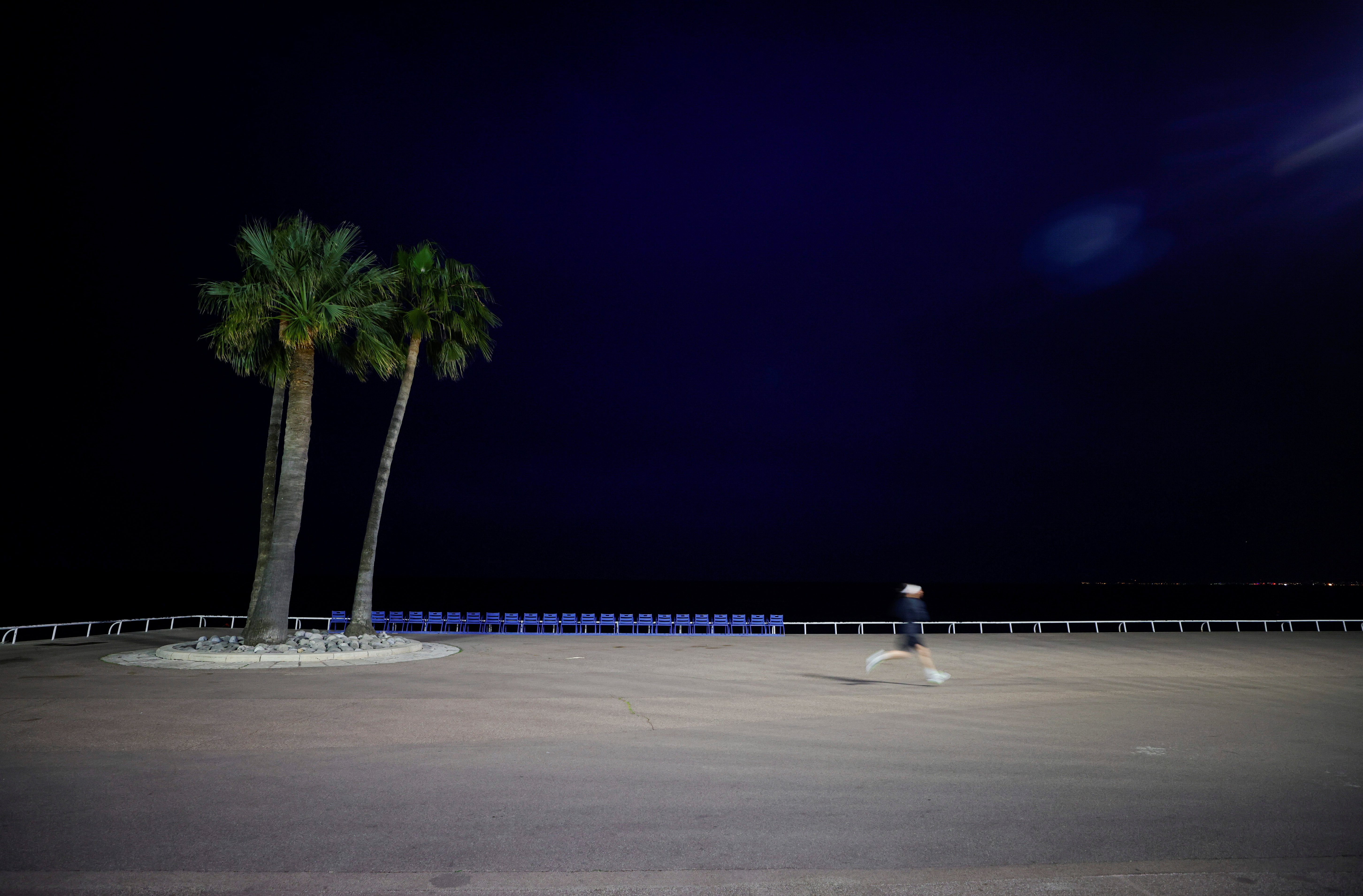 法国封城的真实图片,封城意大利