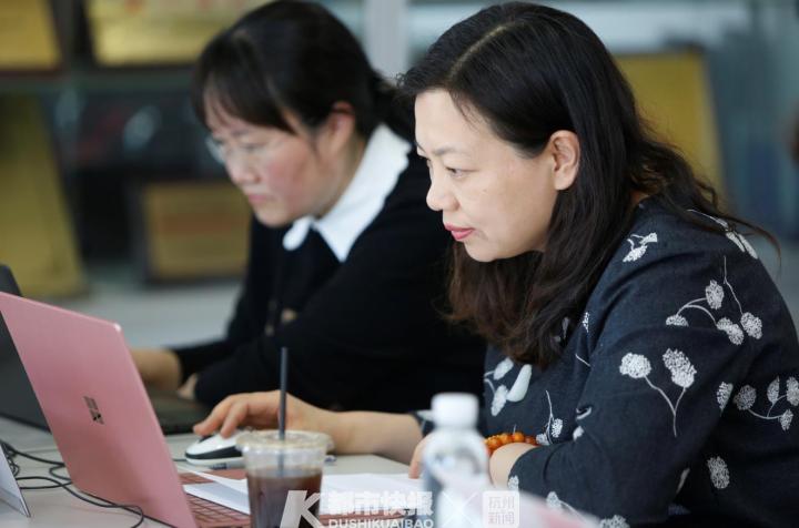 1359篇进入最后一关，评委全是大咖！第四届杭州市中小学生“我的春节”主题征文大赛今天现场评审