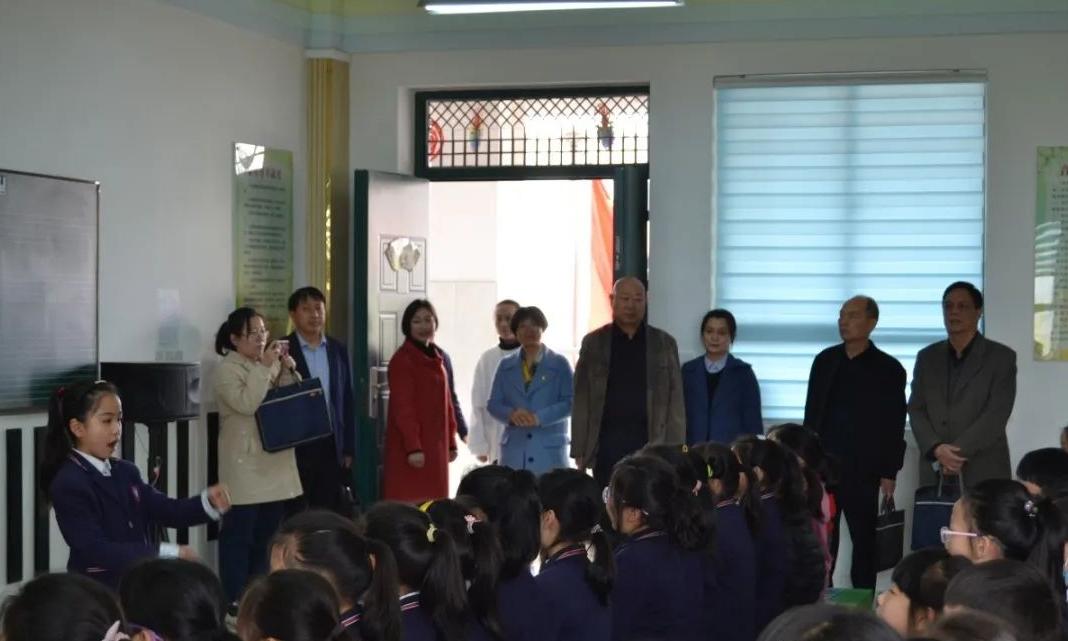 市关工委莅临我校检查指导工作,关工委到小学检查工作报道