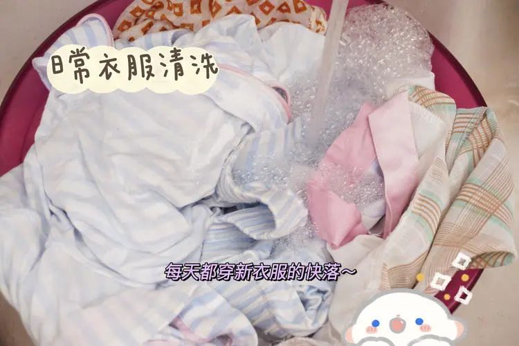 白色衣服用漂白水后变红怎么办,白色衣服黄了不要扔教你一招变白