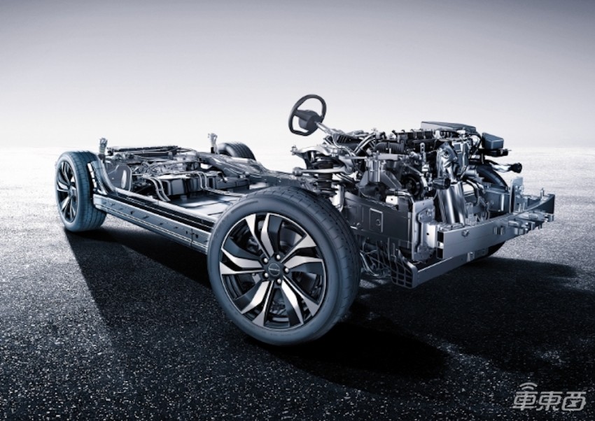 重庆试驾华为版增程电动车：动力不输百万级跑车，华为音响上档次