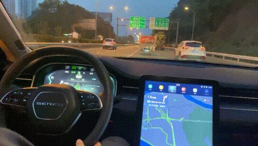 重庆试驾华为版增程电动车：动力不输百万级跑车，华为音响上档次