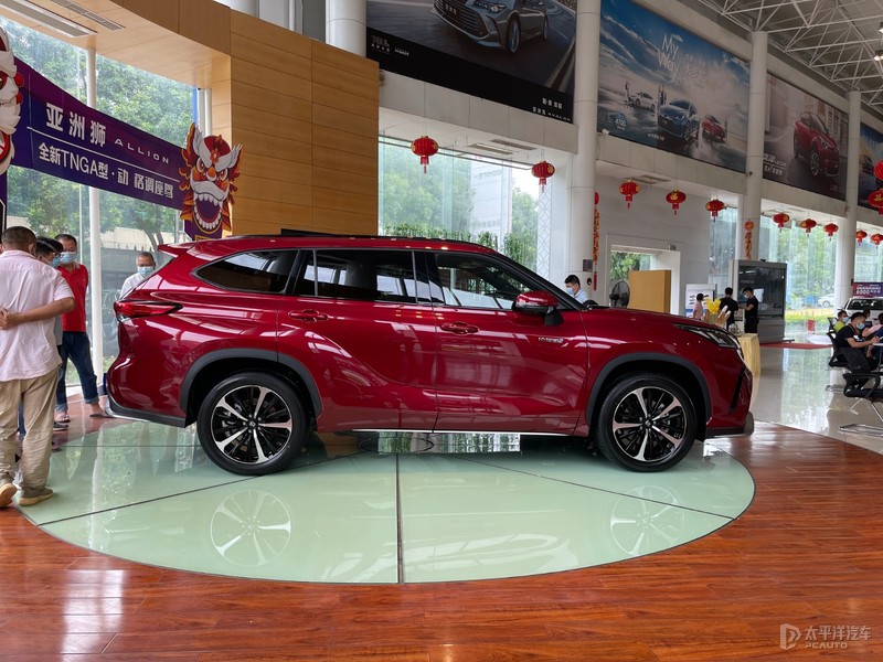 新款起亚嘉华实车曝光,2022丰田皇冠陆放豪华版图片