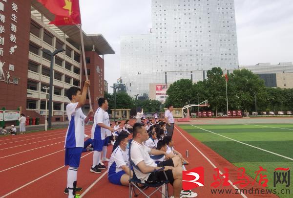 绿茵放飞梦想,绿茵之梦舞动青春18集