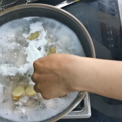 营养又暖身冬季里不可放过的汤品,冬季进补鲍鱼炖鸡的好处