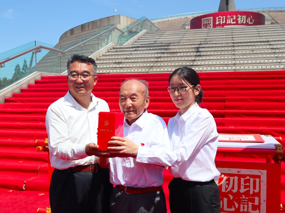 “印记初心——庆祝中国*产党共**成立100周年大众篆刻作品展”开幕