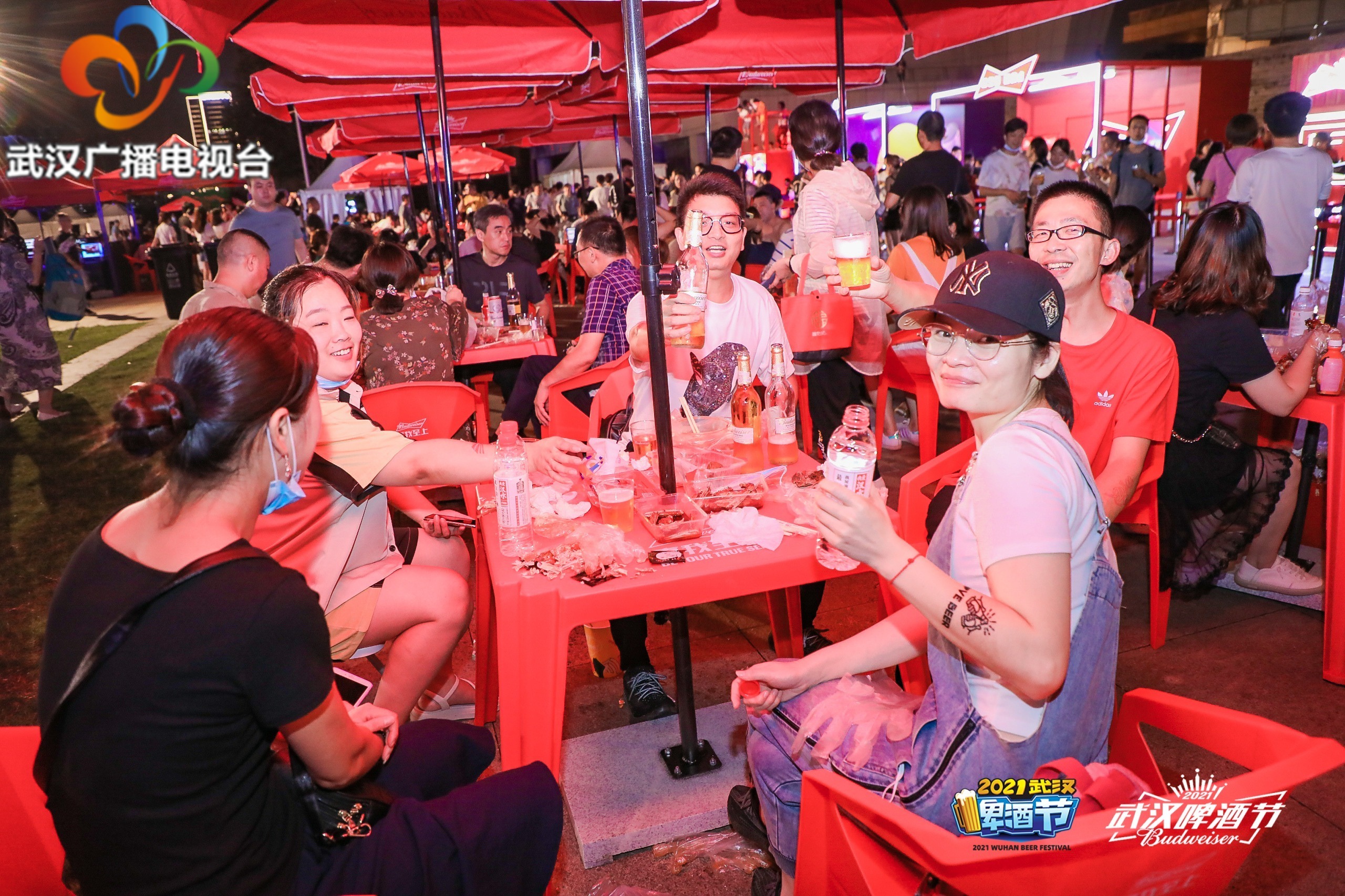 品美酒佳肴,品美酒赏佳肴