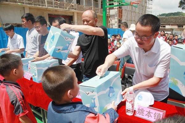 富德生命小海豚计划创新扶贫模式,富德生命人寿小海豚计划