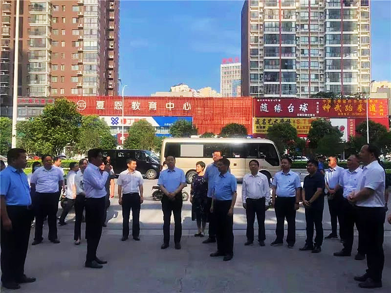 住建局领导到小区调研,省住房城乡建设厅领导调研