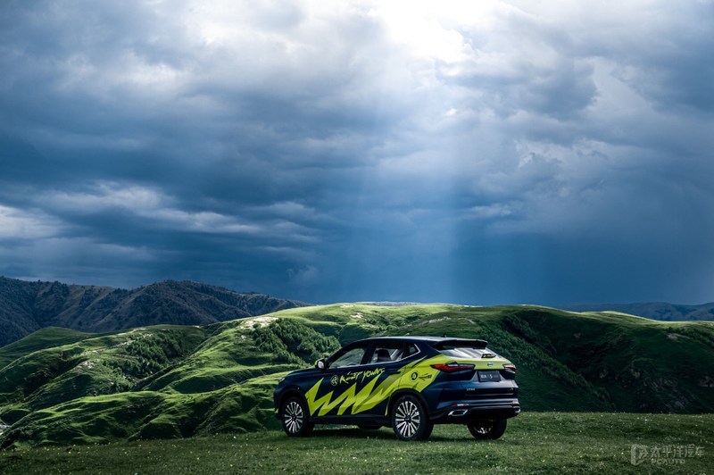 新款起亚嘉华实车曝光,2022丰田皇冠陆放豪华版图片