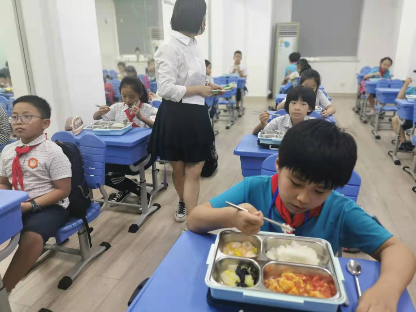 接娃、晚餐、辅导作业全管！上海这家研究所里的晚托班，让科学家父母心无旁骛扑科研