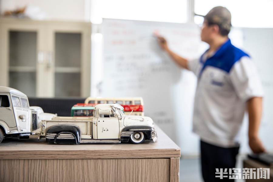 纯“爷”们！一把尺子量全球，青岛有位老爷车复刻大咖，快来围观