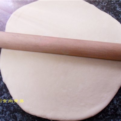 #2021趣味披萨组——芝香“食”趣#番茄肠仔拉丝披萨