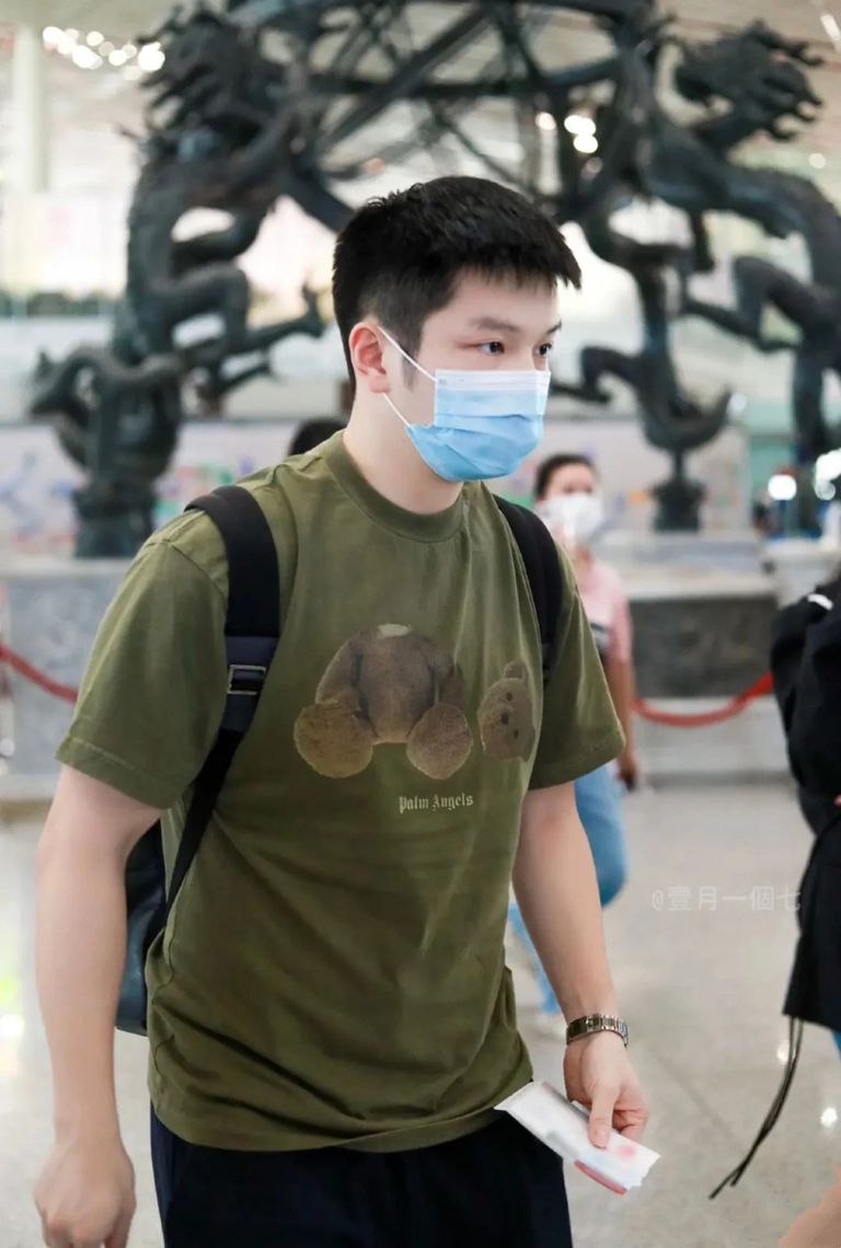 运动员穿的衣服品牌,之前运动员都穿什么品牌