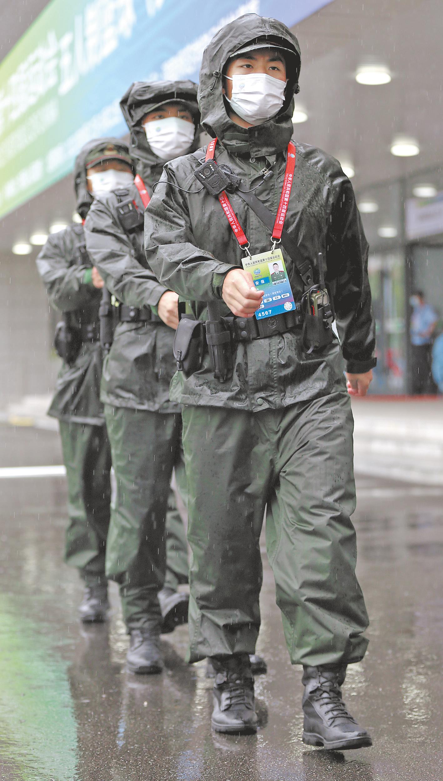 致敬!赛场内外的“小角色”——十四运会篮球女子五人制U19组比赛赛事服务者群像素描