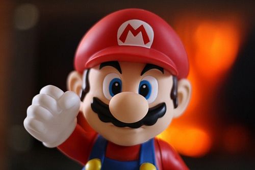 威震天与琳娜贝尔同框,玲娜贝儿和威震天哪个火