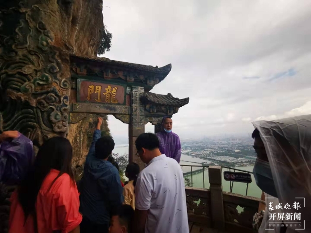 COP15“聚焦春城”｜登万溪冲览两湖胜景，夜游民族村享饕餮盛宴