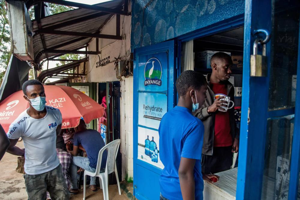 看着卢旺达老哥在奶吧吹奶，我忘记了乳糖不耐