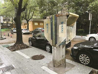 废弃的公共电话亭还能用吗,城市还有多少无法使用公用电话亭