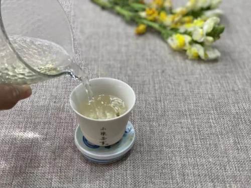 白茶喝起来像新茶吗为什么,白茶喝起来就像酒