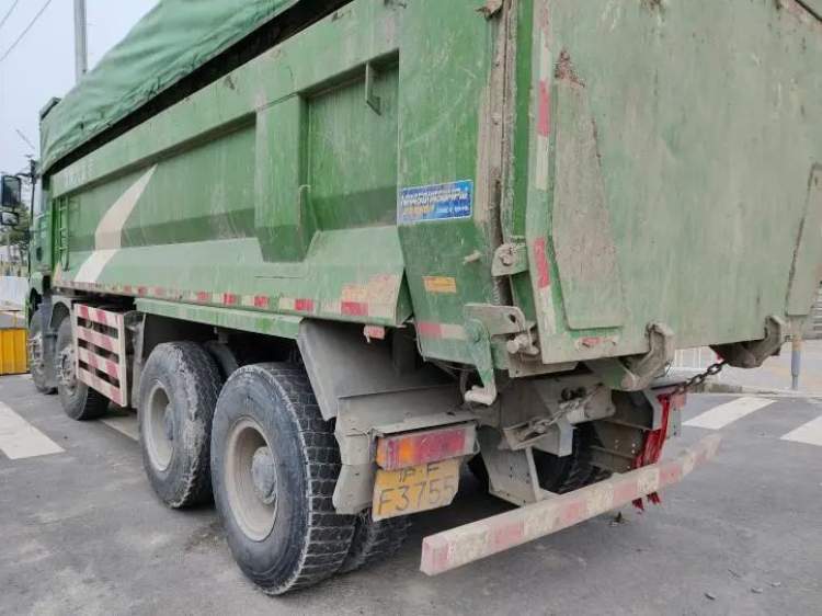 开兴路上“伐开心”，周边居民：八年投诉无果！半夜被吓醒，窗都开不了