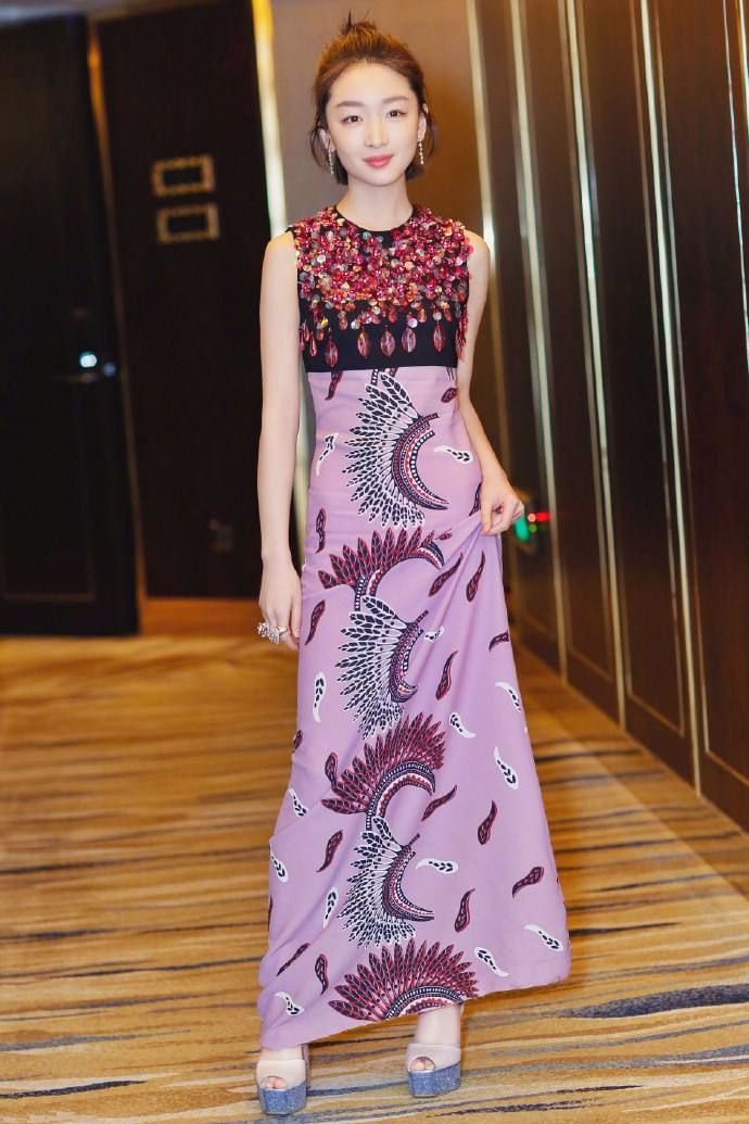 周冬雨橘色,周冬雨粉马甲