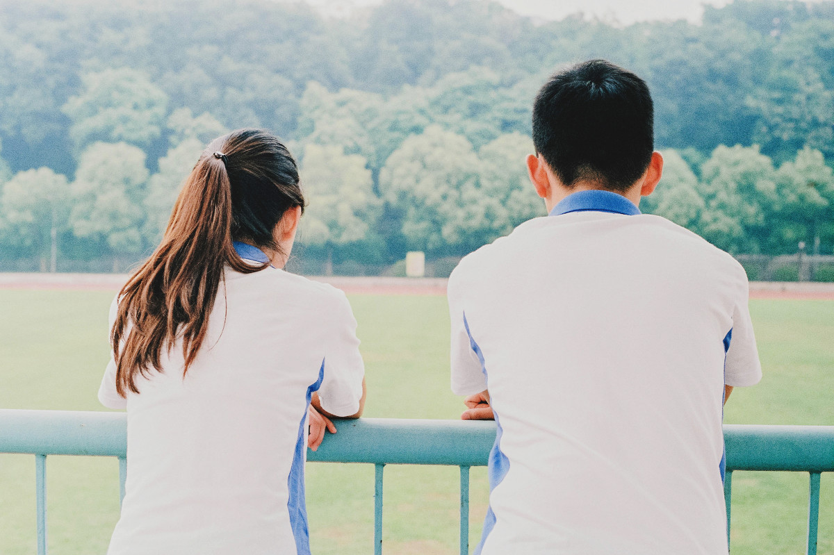 孩子高考早恋应该怎么和孩子沟通,孩子早恋并告诉我了怎么办