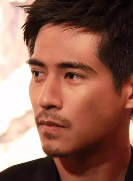 周渝民很感谢妻子对他的理解,周渝民一个美得无法直视的美男子