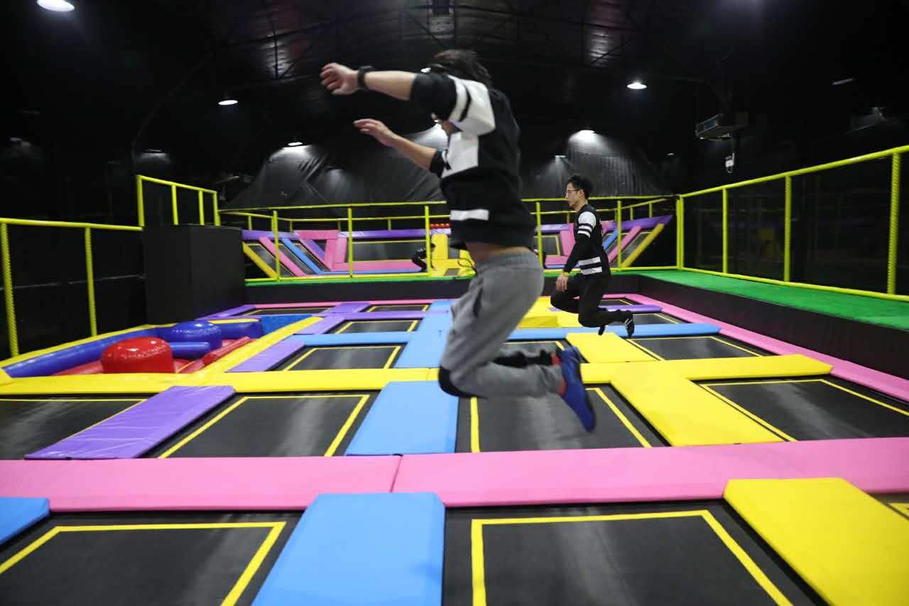 妈妈带儿子去游乐园，孩子突然喊耳朵疼，医生的话让宝妈后怕不已