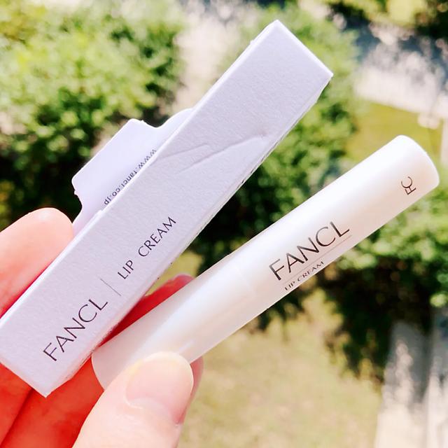 淡化唇纹变成樱桃嘴的唇膏,最好用的修护唇纹唇膏图片