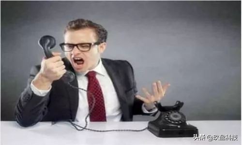 信用卡逾期多久会上征信黑名单,信用卡逾期黑名单多久可以消除